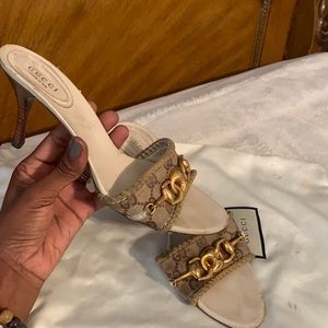 VINTAGE Gucci heel! With signature gold detailing